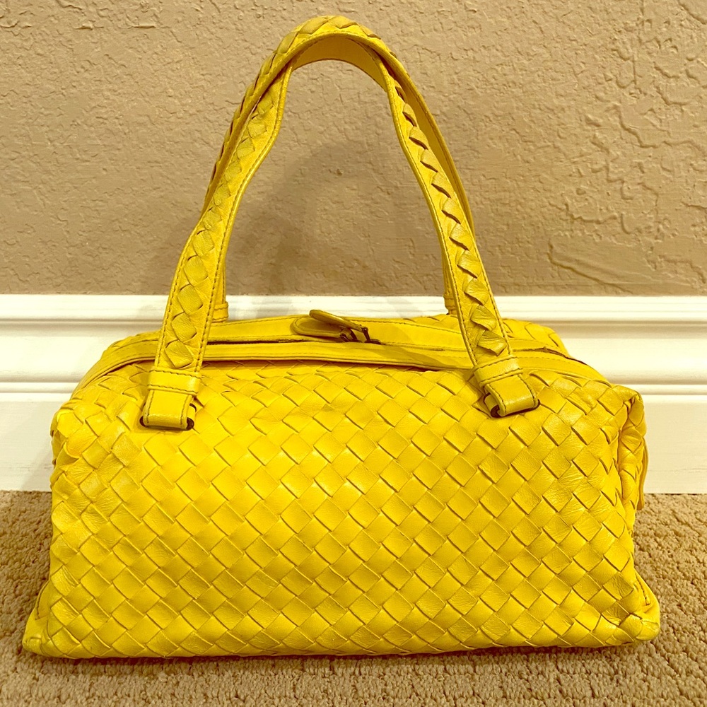 Authentic, Vintage Bottega Veneta hand bag.